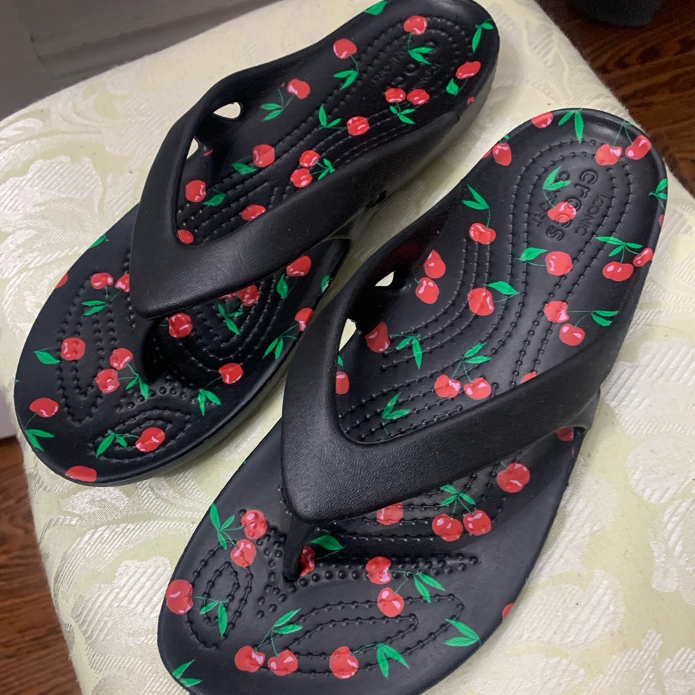 Black crocs flip flops